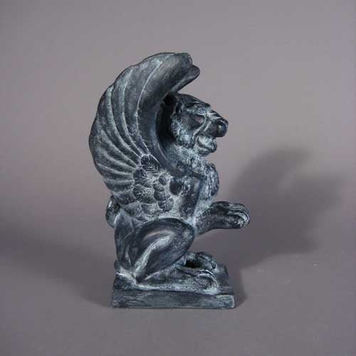 Defending Griffin 10 Outdoor/Indoor Statue - Bella Statues