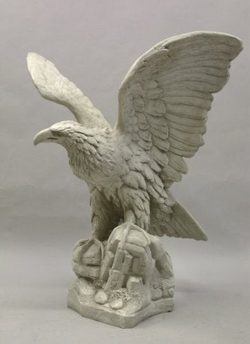 Lifesize Eagle Facing Right Outdoor/Indoor Statue - Bella Statues