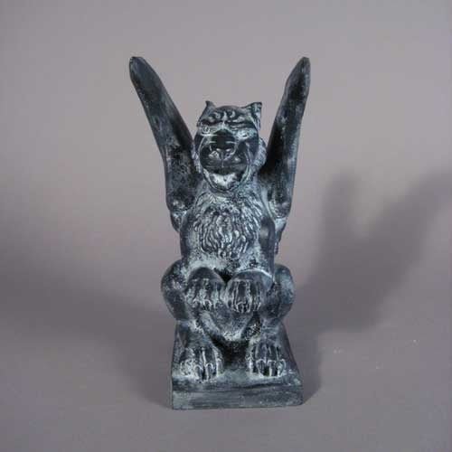 Defending Griffin 10 Outdoor/Indoor Statue - Bella Statues