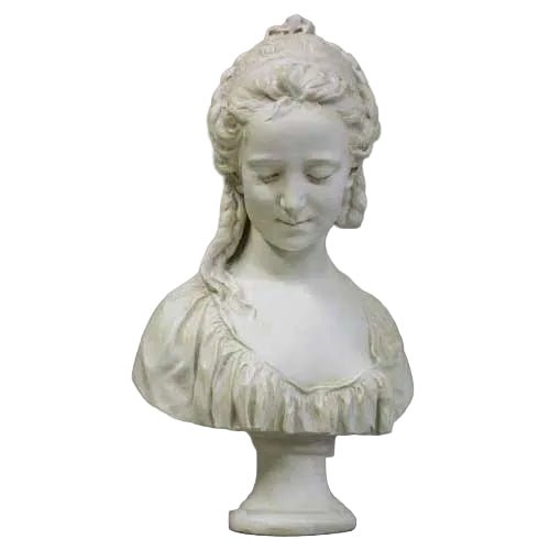 Attiret Bust Display Decor (22 - Inch)