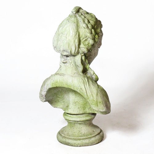 Attiret Bust Display Decor (22 - Inch)