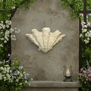 Shell Sconce Garden Statue (9-Inch)